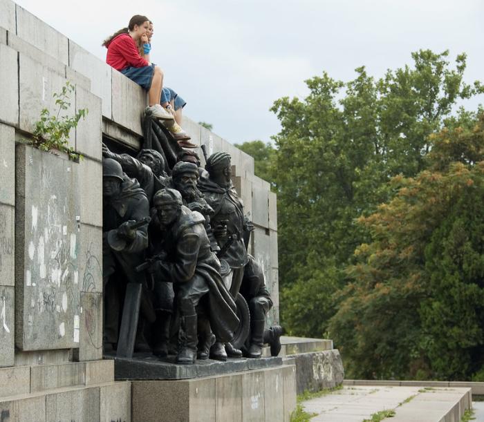 Болгарские атлантисты призвали убрать в Софии и Пловдиве памятники советским воинам