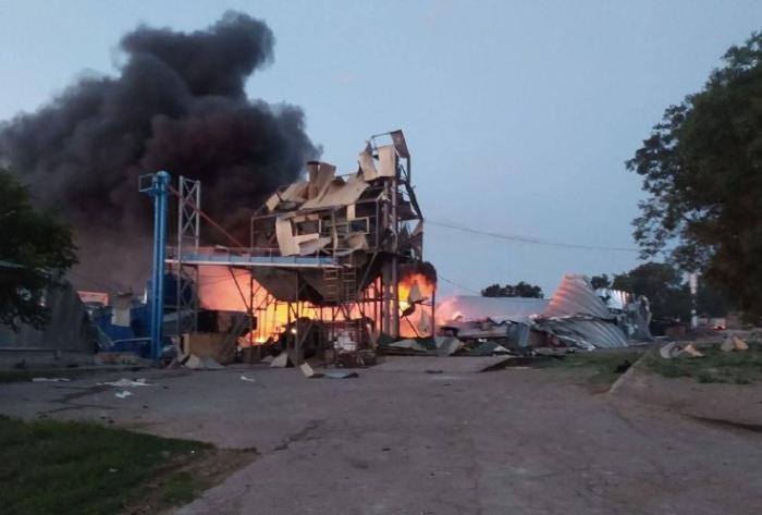 Последствия ночного прилёта по одному из объектов в Одессе