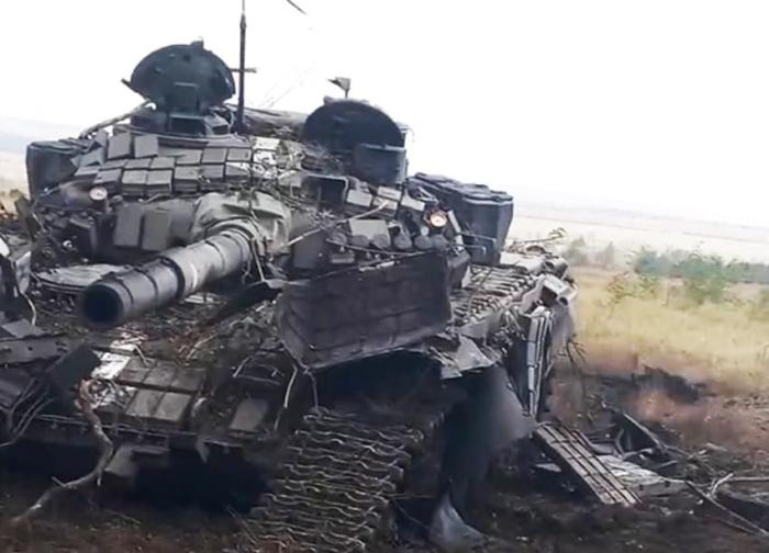Уничтоженный украинский танк Т-72М1R на Запорожском направлении