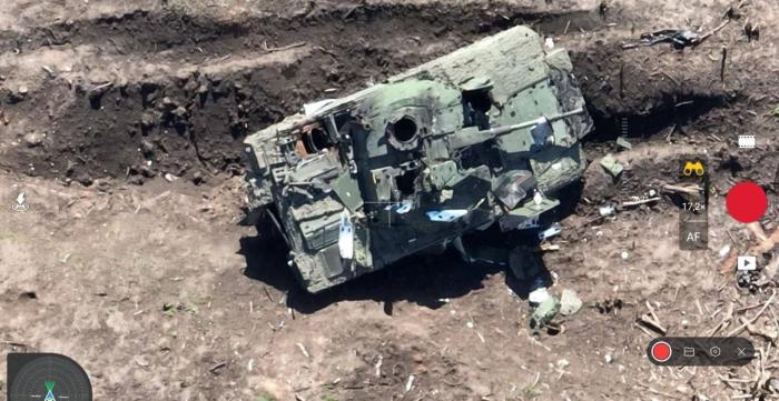 Подбитая и брошенная шведская БМП CV9040C возле села Берховка под Бахмутом