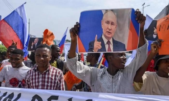 Военно-политические подвижки в Африке: Франция уходит, Америка суетится