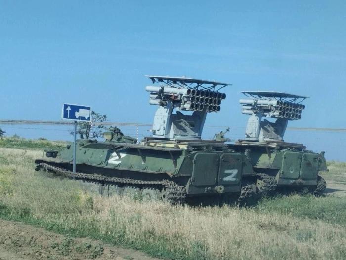 ПУ МС-227 корабельного комплекса А-22 «Огонь», установленная на гусеничное шасси МТ-ЛБ ВС РФ