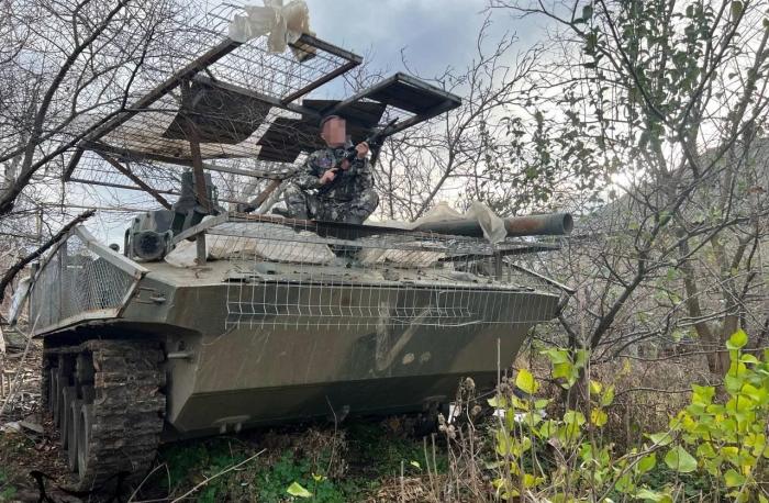 БМД-4М ВДВ с кустарно установленной защитой, бортовая и антидроновая