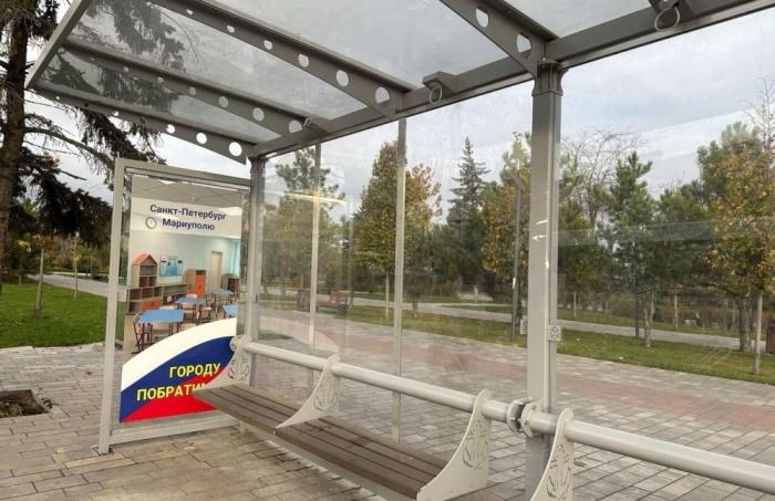 Петербургские специалисты отремонтировали в Жовтневом и Ильичевском районах Мариуполя 56 автобусных остановок