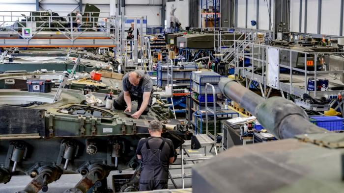Немецкий оборонный концерн Rheinmetall планирует начать производство танков на Украине с 2024 года.
