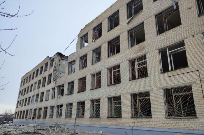 Попадание в машиностроительный лицей в Харькове. Повреждено два корпуса
