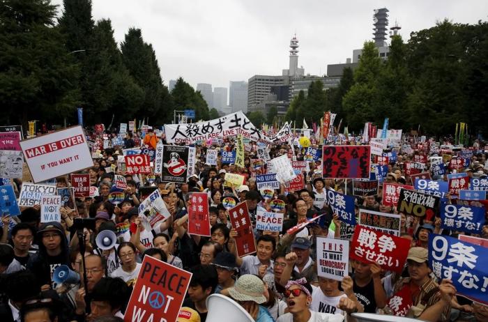 протесты против американских военных на Окинаве