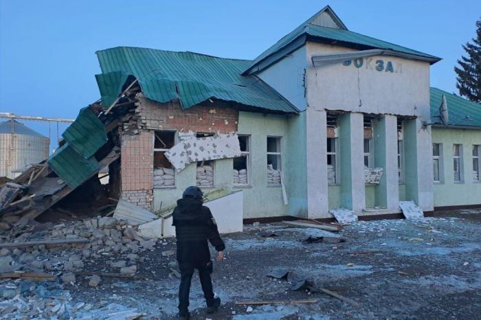 В посёлке Великий Бурлук прилет по железнодорожной станции. Сообщают, что там размещались сотрудники СБУ, приехавшие искать информаторов