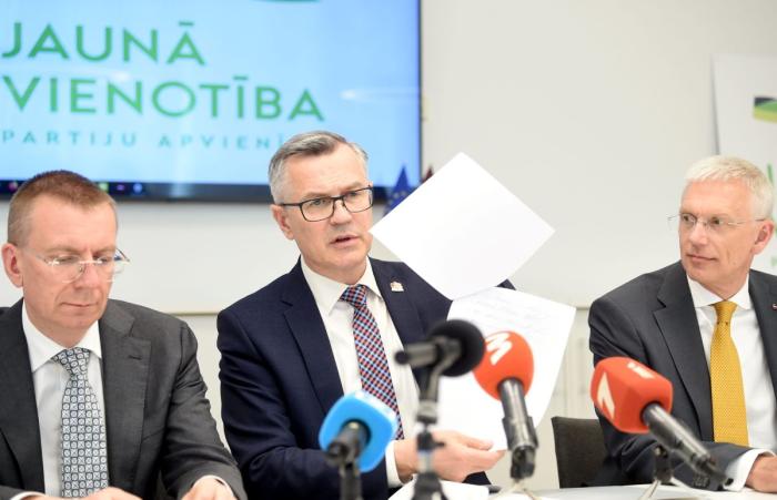 Правящую партию Латвии сотрясает война компроматов 
