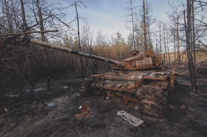 уничтоженный в Луганской области украинский танк Т-72ЕА чешского производства