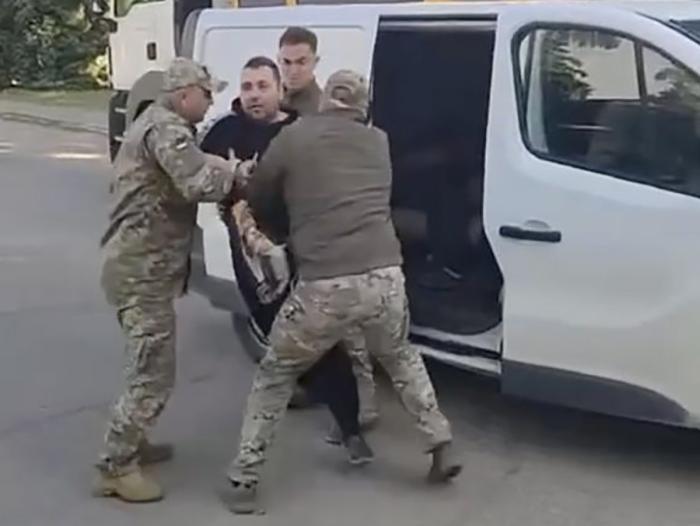 Слёзы и смех украинской мобилизации