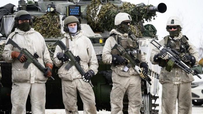 Минобороны Финляндии предложило разместить штаб сухопутных войск НАТО в городе Миккели, находящемся всего в 140 километрах от границы с Россией. Как сообщается, эту инициативу уже утвердили. 