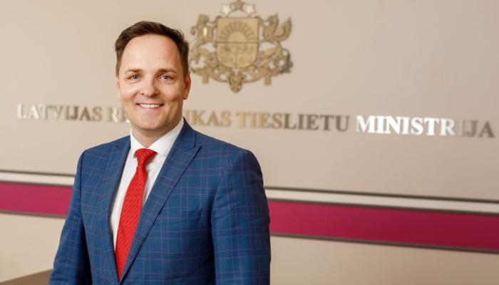 Скандал в Латвии: как новый директор Госканцелярии зарабатывал дополнительные деньги
