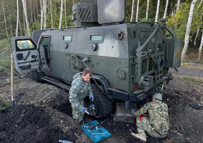 Брошенный противником бронеавтомобиль Козак-7 ВСУ в Курском приграничье, источник – Телеграм-канал Военный Осведомитель