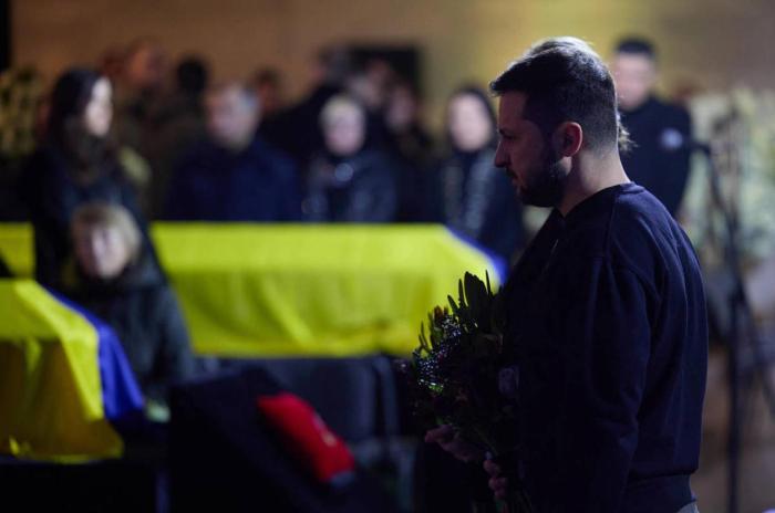 Зеленский хоронит Украину по частям