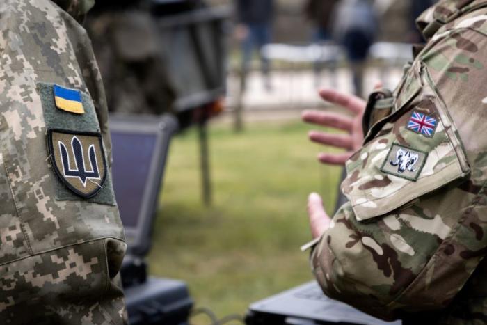 Лондон планирует отправить своих военных инструкторов на Западную Украину для обучения военнослужащих ВСУ. 