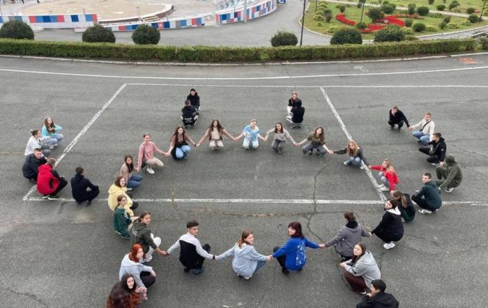 Дети из Херсонской области, отдыхавшие в лагере на Дальнем Востоке, возвращаются домой. На смене прошло множество интересных событий. Школьникам организовали спортивные мероприятия, посещение выставок, экскурсий и многое другое, источник – Телеграм-канал Таврия. Новости Херсонской области