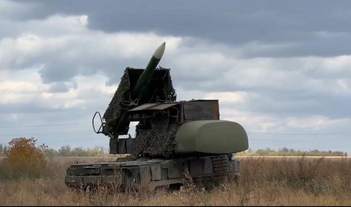 самоходная огневая установка 9А310М1 ЗРК 9К37 «Бук-М1» группировки войск «Восток» в районе Угледара, источник – Телеграм-канал Военный Осведомитель