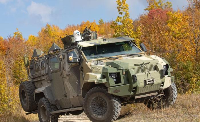 Streit Group - Spartan – бронеавтомобиль с колёсной формулой 4×4, разработанный канадской компанией Streit Group на шасси Ford-550. Наши ребята отжали этот бронеавтомобиль у хохлонацистов и немного модернизировали под свои задачи. Броневик служит на благо России в МО РФ
