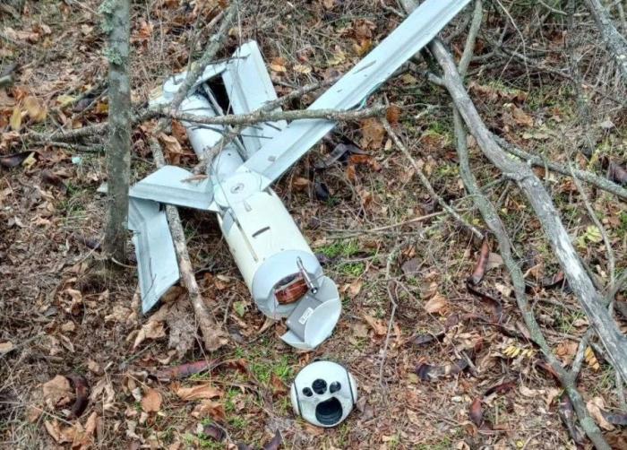 обломки нечасто встречающегося барражирующего боеприпаса Switchblade 600, сбитого на одном из направлений