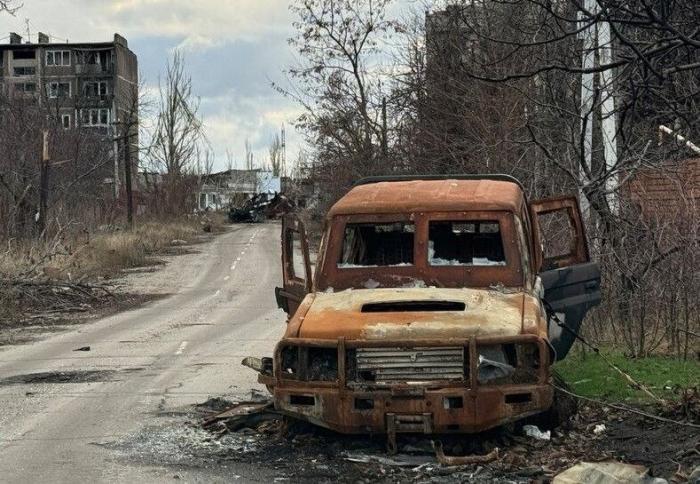 сгоревшая дотла бронированная Toyota Land Cruiser 79 ВСУ в Курской области. Очень редкий экземпляр