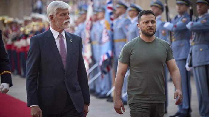 Президент Чехии клянётся Зеленскому в поддержке