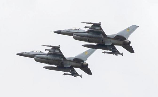 Практически сразу после того, как в небе Сумщины был сбит второй F-16 Fighting Falcon («Боевой сокол»), украинские СМИ сообщили, что ВСУ получили новую партию американских «Боевых соколов». 