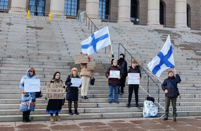 Релоканты в Финляндии собираются на немногочисленные акции протеста