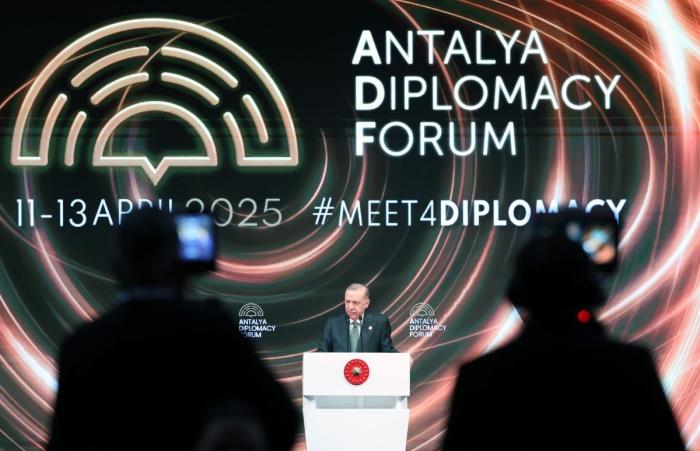Дипломатический форум в Анталье: слова и дела Реджепа Эрдогана