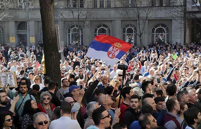 В Белграде накануне прошла многотысячная демонстрация сторонников действующего президента Александра Вучича в противовес «евромайданным» протестам оппозиции.