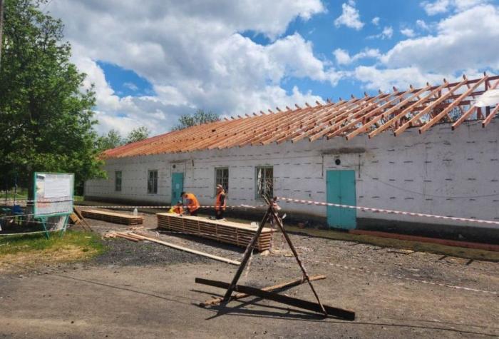 в Троицко-Харцызске восстанавливают поселковый клуб «Шахтёр», который не ремонтировали много лет, источник Телеграм-канал ДНР Онлайн