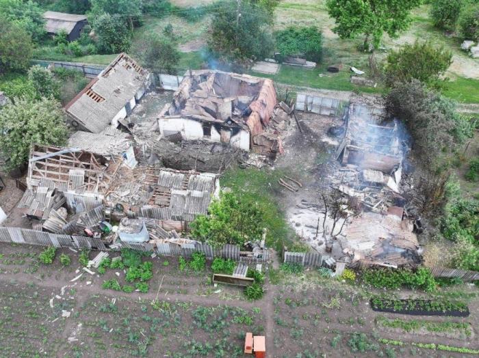 пораженный ударом 20 FPV ПВД ВСУ в н.п.Трофимовка Харьковской области, источник Телеграм-канал Хроники Гераней 