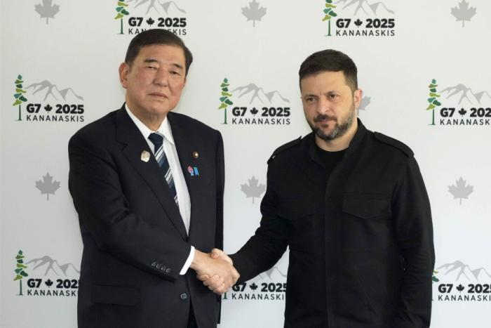 Вместо аудиенции у Трампа Зеленский удовлетворился разговором с Исибой