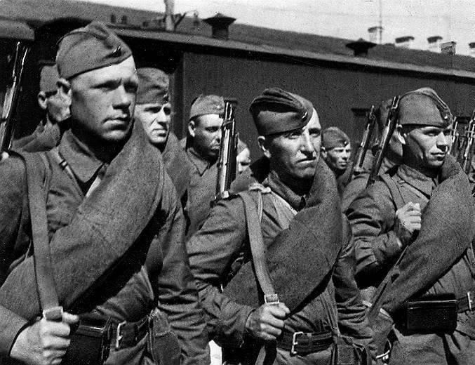 Первый день трагедии: «Наше дело правое»