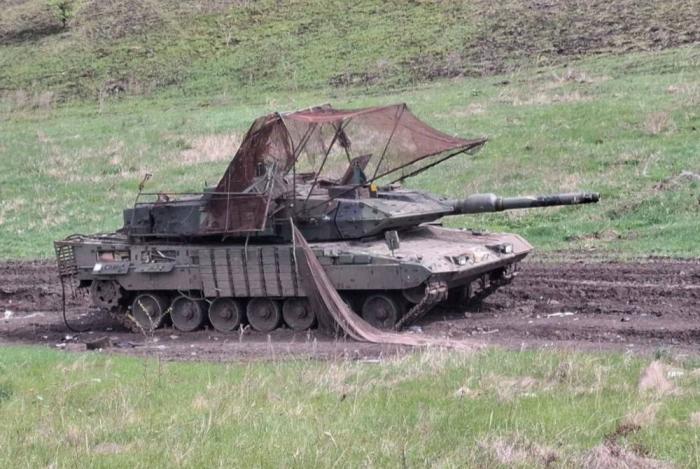 из села Беловоды в Сумской области был вывезен шведский танк Strv 122, подбитый и брошенный там ещё весной, источник Телеграм-канал Военный Осведомитель