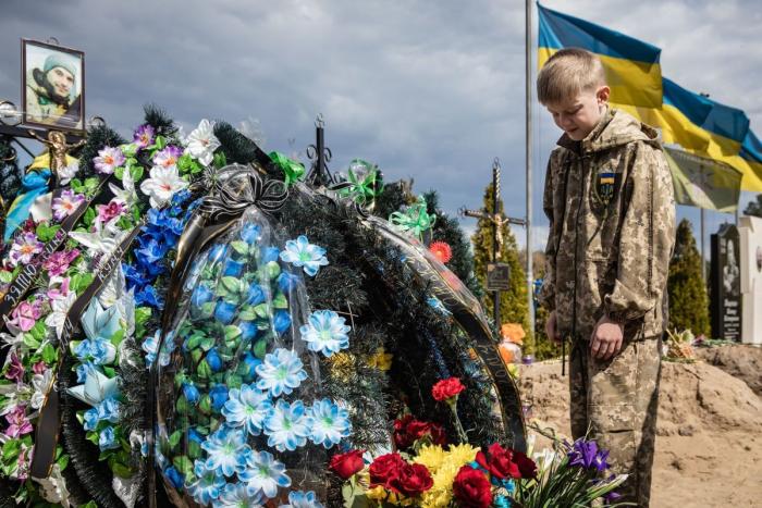 Состояние украинского общества в середине 2025 года: все будет плохо, но на уступки не пойдем