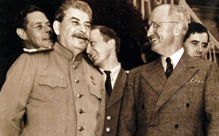 Сталин и Трумэн: атомная бомба и политика