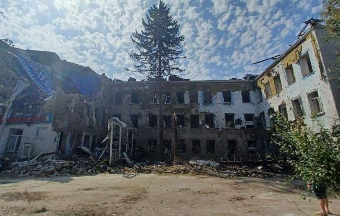 Заглавное фото: последствия ударов Гераней в Славянске, источник Телеграм-канал Хроники Гераней