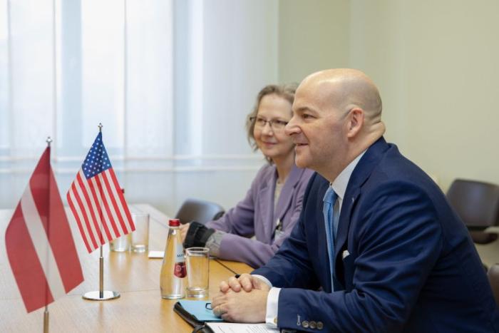 С подачи американского посла в Латвию вернётся «Дождь»**?