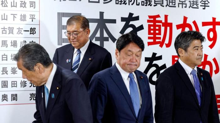 Несмотря на поражение на выборах, японский премьер Исиба не хочет уходить в отставку