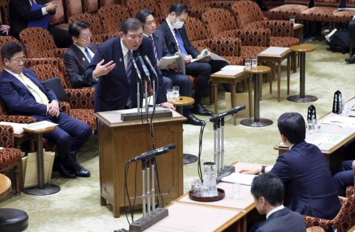 Цепляясь за власть, обанкротившийся японский премьер Исиба демонстрирует несамурайское поведение