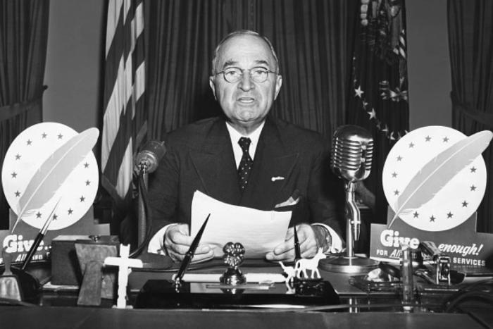 Зачем Гарри Трумэн дал команду сбросить атомные бомбы на Хиросиму и Нагасаки?