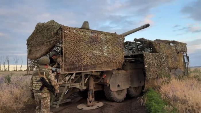 боевая работа 152-мм колесной САУ 2С44 «Гиацинт-К» с дополнительным антидроновым бронированием, источник Телеграм-канал Военный Осведомитель