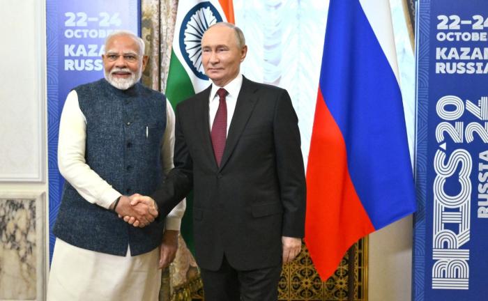 Владимир Путин и Нарендра Моди на саммите БРИКС в 2024 году