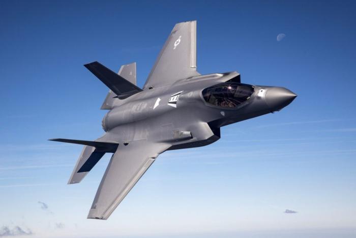 Во Франции возмущены, что Бельгия купила дюжину американских «летающих индюков»