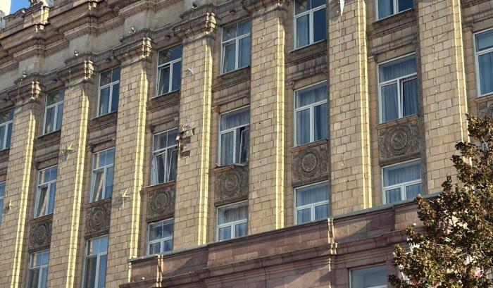 здание правительства Белгородской области вновь подверглось атаке БПЛА. В результате детонации повреждены фасад и остекление, источник Телеграм-канал Настоящий Гладков