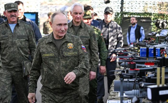 Владимир Путин на учениях "Запад - 2025"