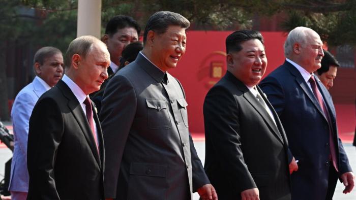 Единение на военном параде Си, Путина и Кима испугало японцев