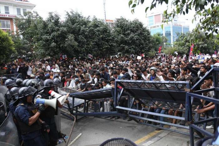 От Непала до Марокко: далее везде: что несут революции «зумеров»?