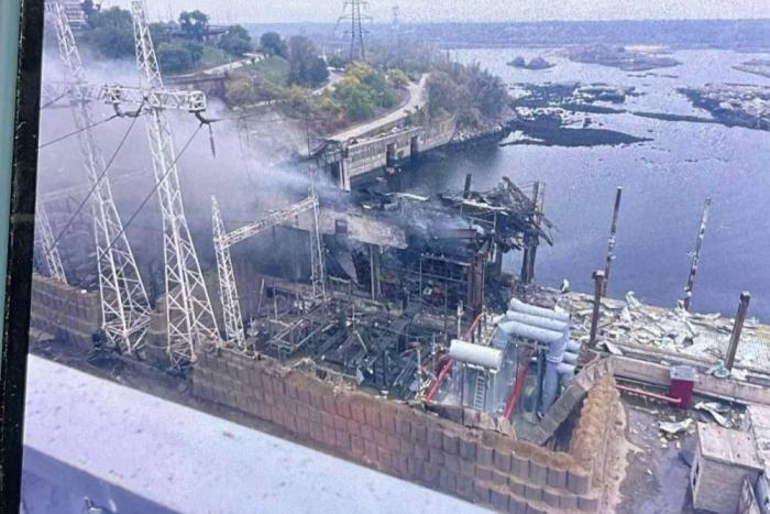 последствия поражения машинного зала и полотна ДнепроГЭС в ходе удара по энергетике 10 октября, источник Телеграм-канал Военная хроника